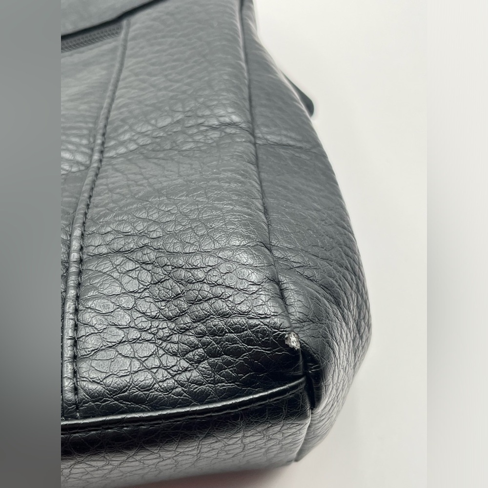 Giani Bernini Women’s Black Pebbled Non-Leather Material. Double Flat Straps. - Picture 9 of 12